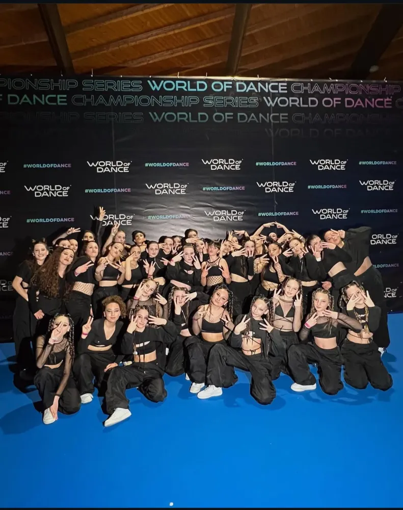 Il gruppo di Evolution Dance Studio al World of Dance Championship Series